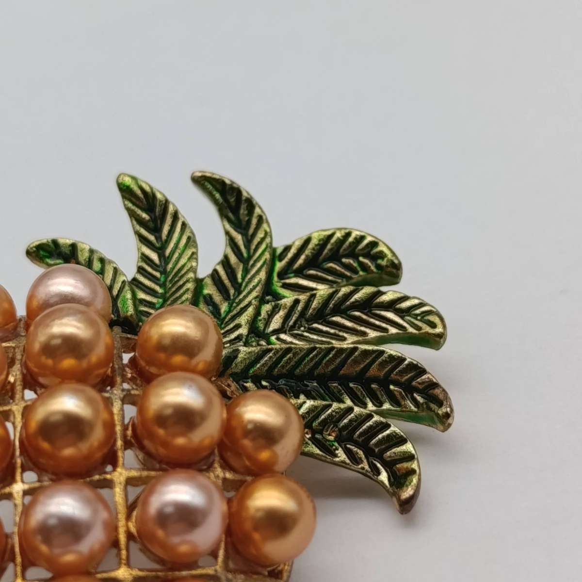 Vintage pineapple brooch excellent condition