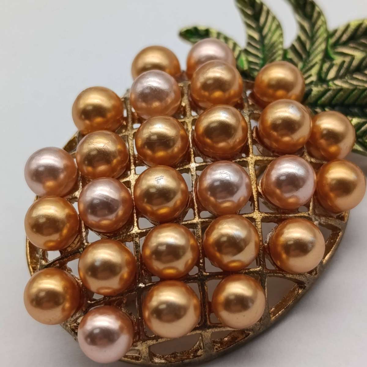 Vintage pineapple brooch excellent condition