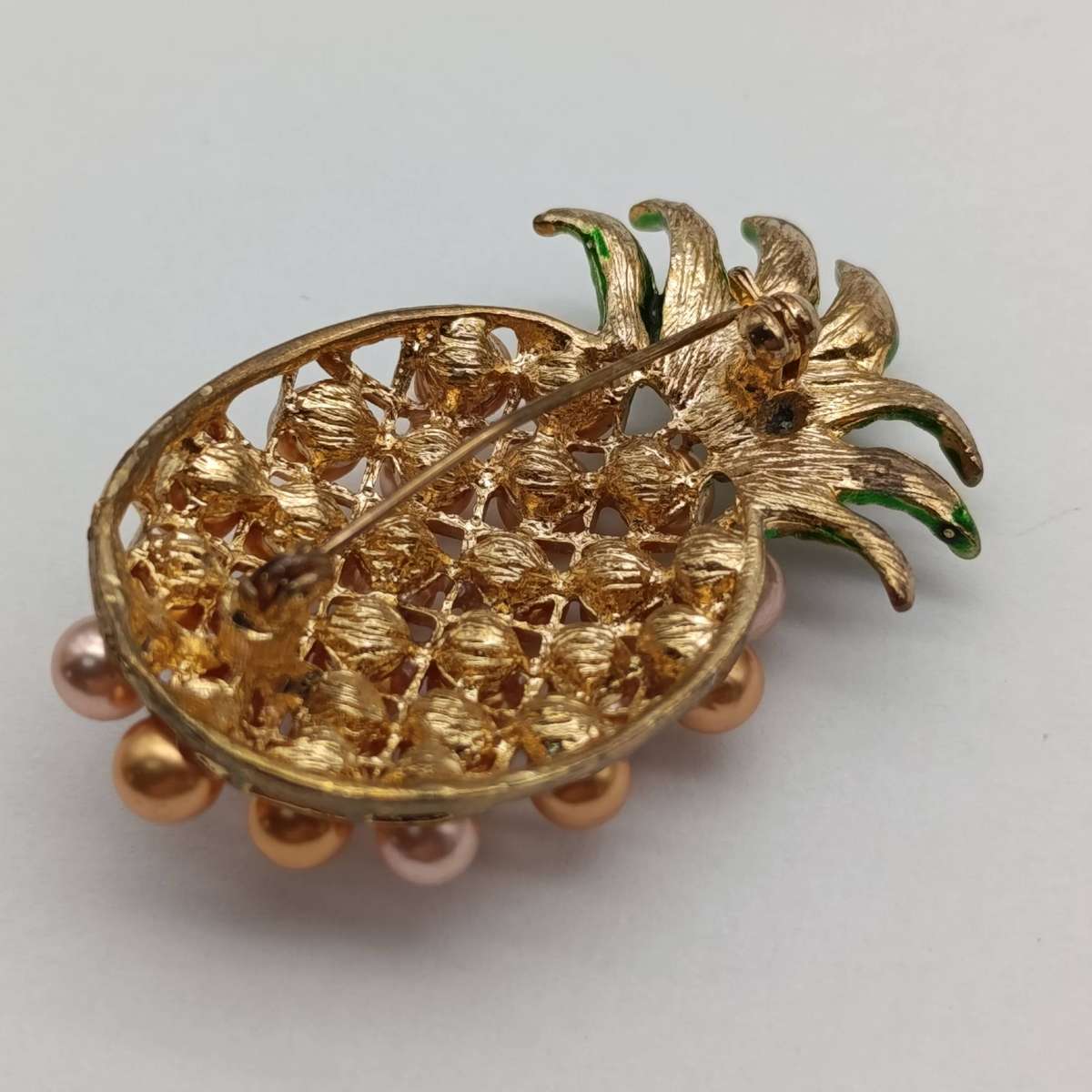 Vintage pineapple brooch excellent condition