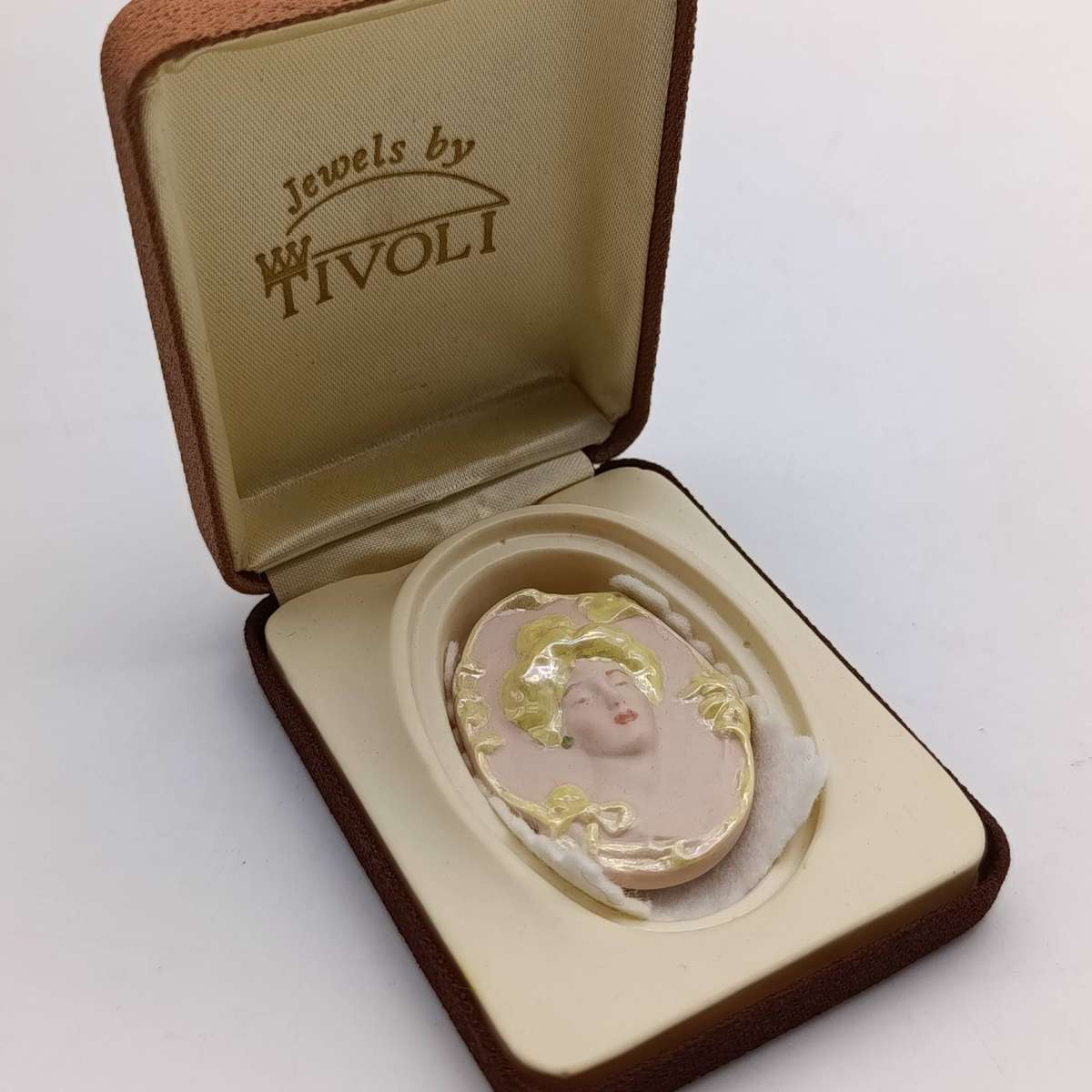 Vintage Renaissance glazed porcelain brooch in box