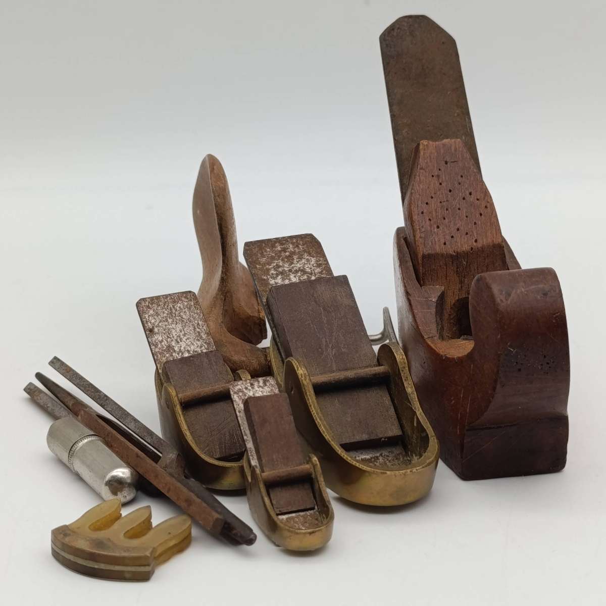 Lot of 4 vintage Violin planes and other tools for violin making