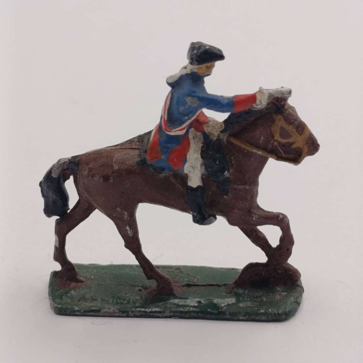 Lot of 4 vintage cavalry lead soldiers