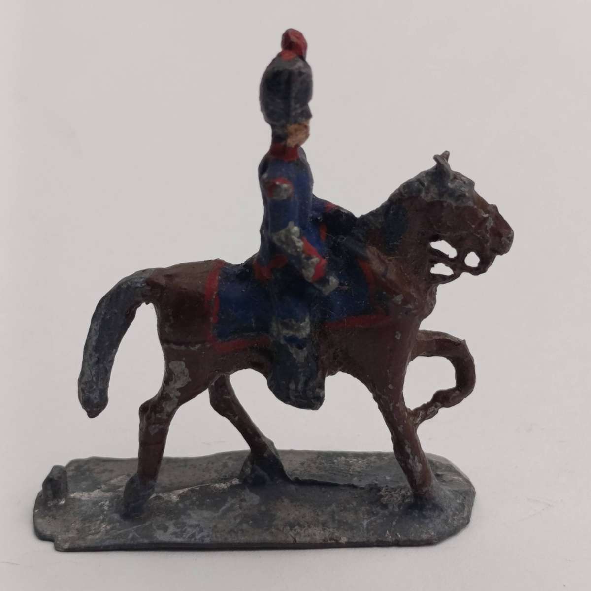 Lot of 4 vintage cavalry lead soldiers