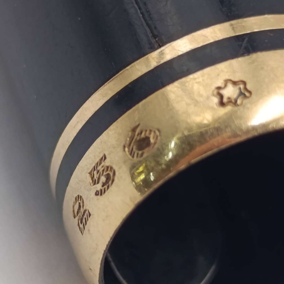 Mont Blanc 256 fountain pen with 14kt gold nib - lid has cracks