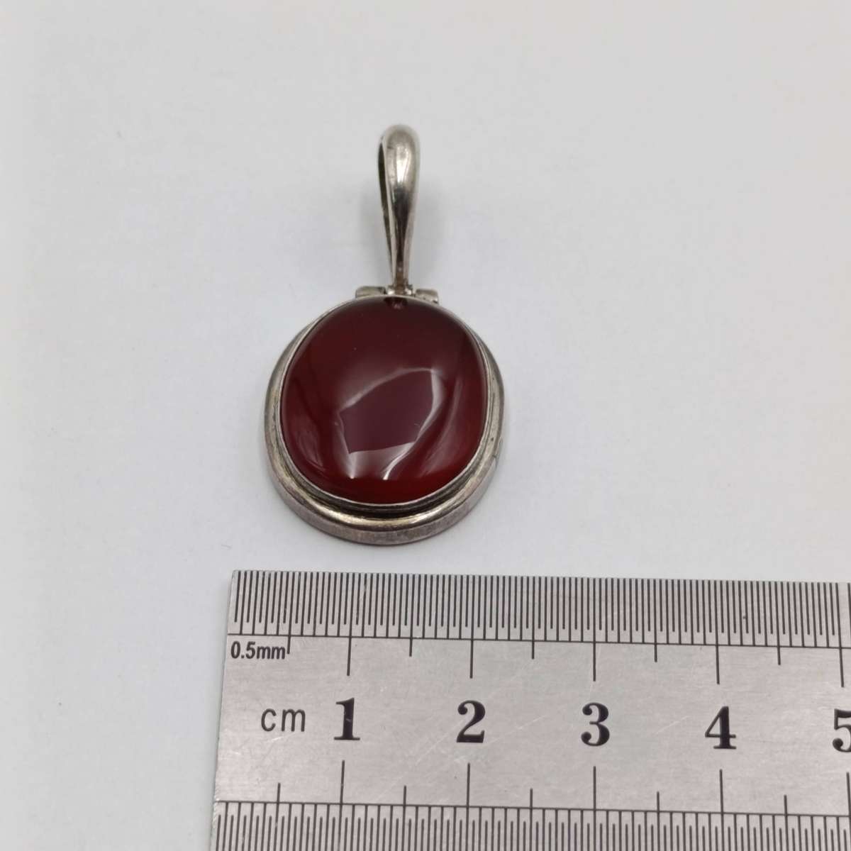 Sterling Silver pendant with large carnelian stone - total weight 7,9g