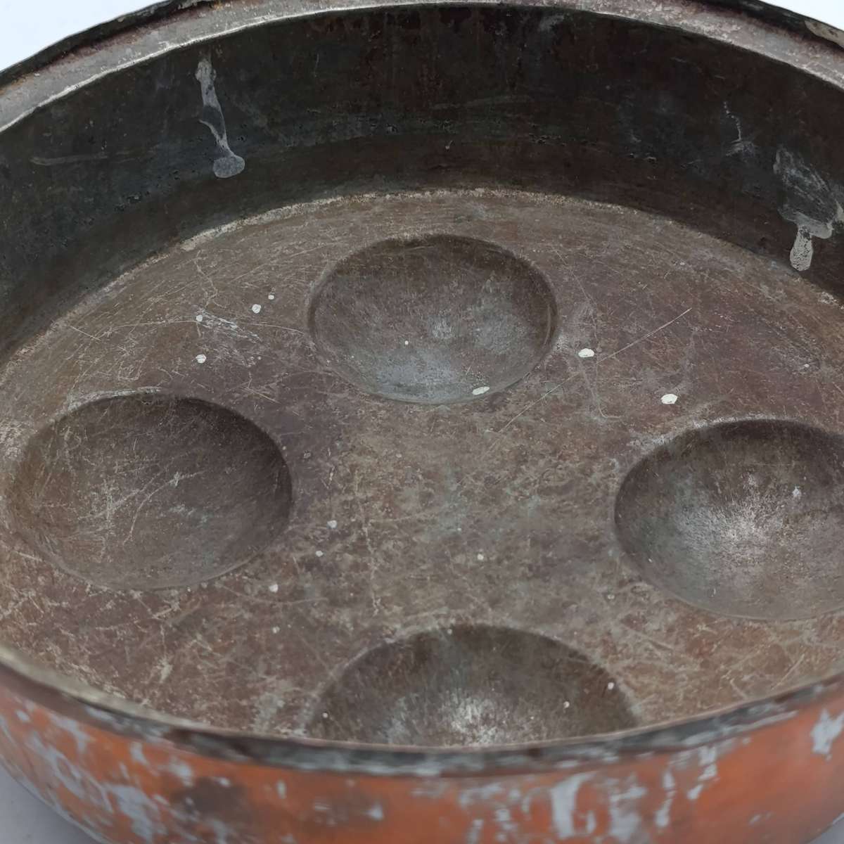 Antique Copper large egg Pouching pan - diameter 27.5 cm