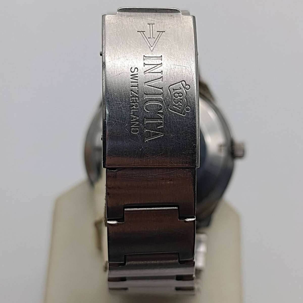 Vintage Invicta Automatic 25 Day/Date mens watch with deep red dial - working - crack in glass