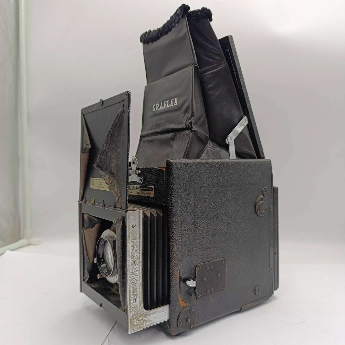 Vintage Graflex Super D medium format camera with 25 film plate holders and lens accessories