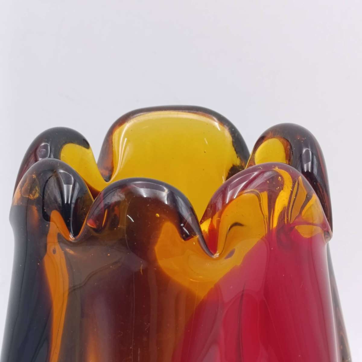 Murano glass flower vase - curved design, hand-blown art glass