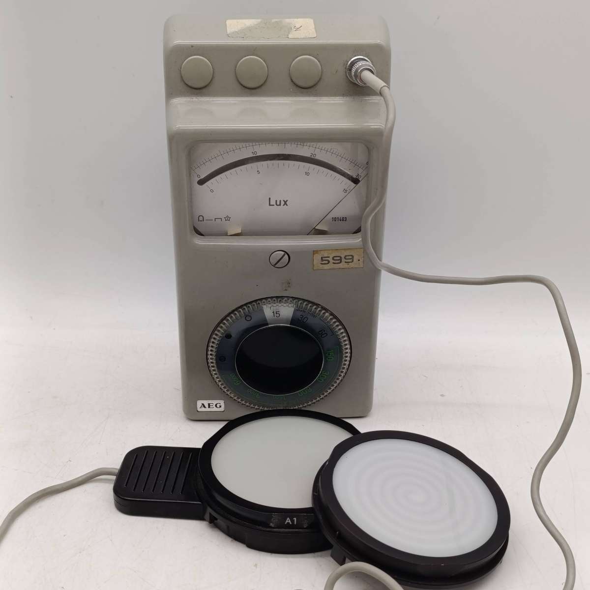 Vintage Lux light meter with leather case - working condition