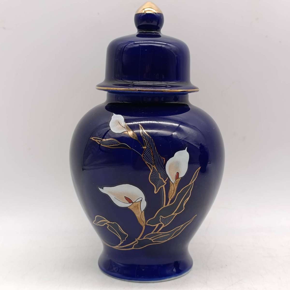 Pair of Japan Arum Lily floral pattern ginger jars - Secondhand