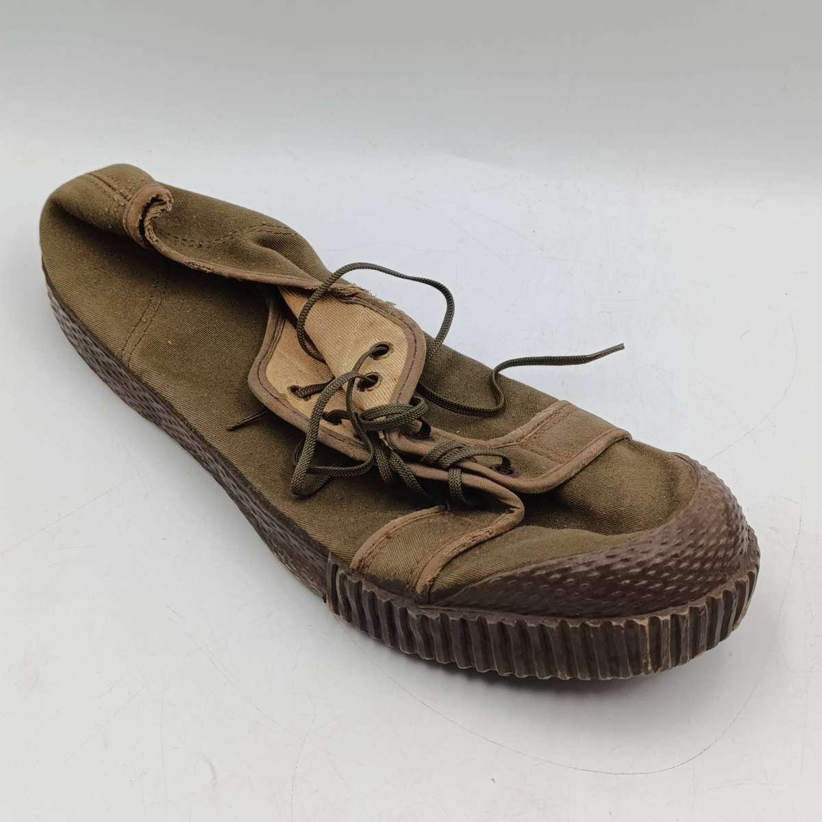Pair of SADF nutria PT tekkies - size 9