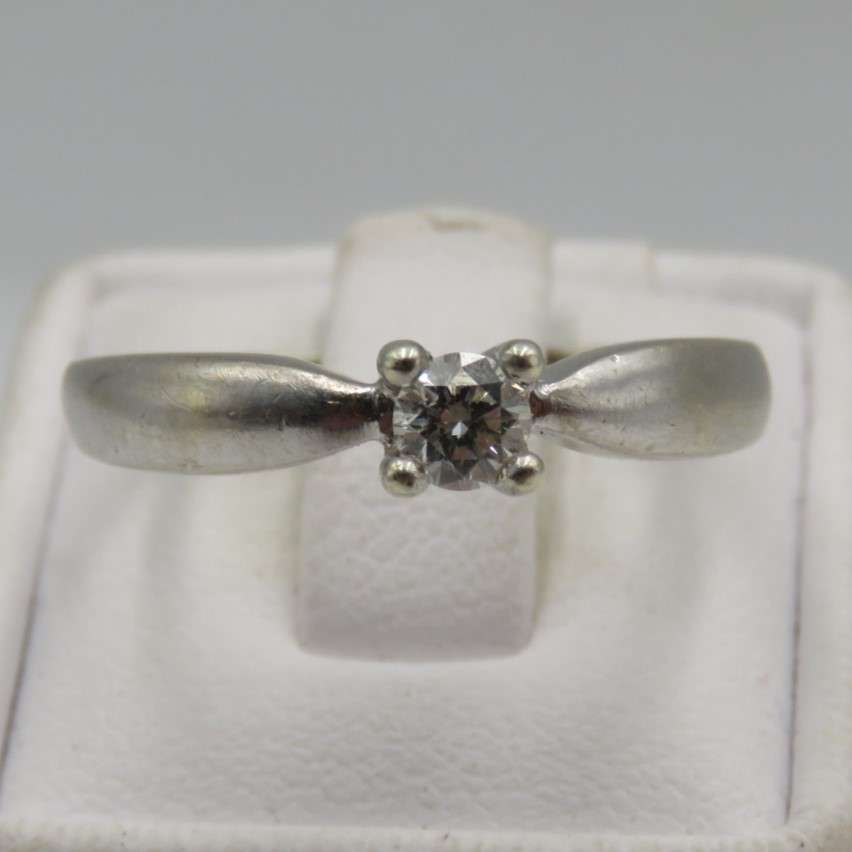 9kt white gold ring with 0.25 carat diamond (high quality) weight 3.2g, Size P