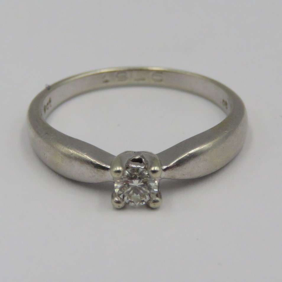 9kt white gold ring with 0.25 carat diamond (high quality) weight 3.2g, Size P