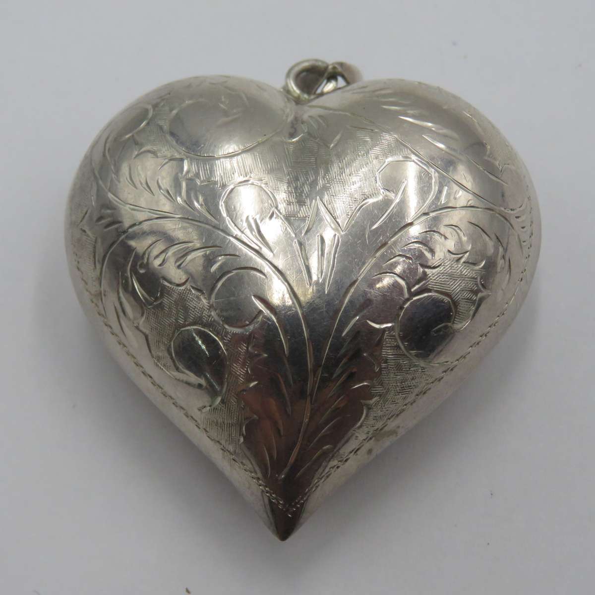Large Sterling silver hollow heart pendant - weighs 15,5 grams