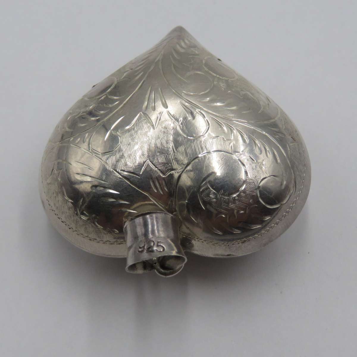 Large Sterling silver hollow heart pendant - weighs 15,5 grams