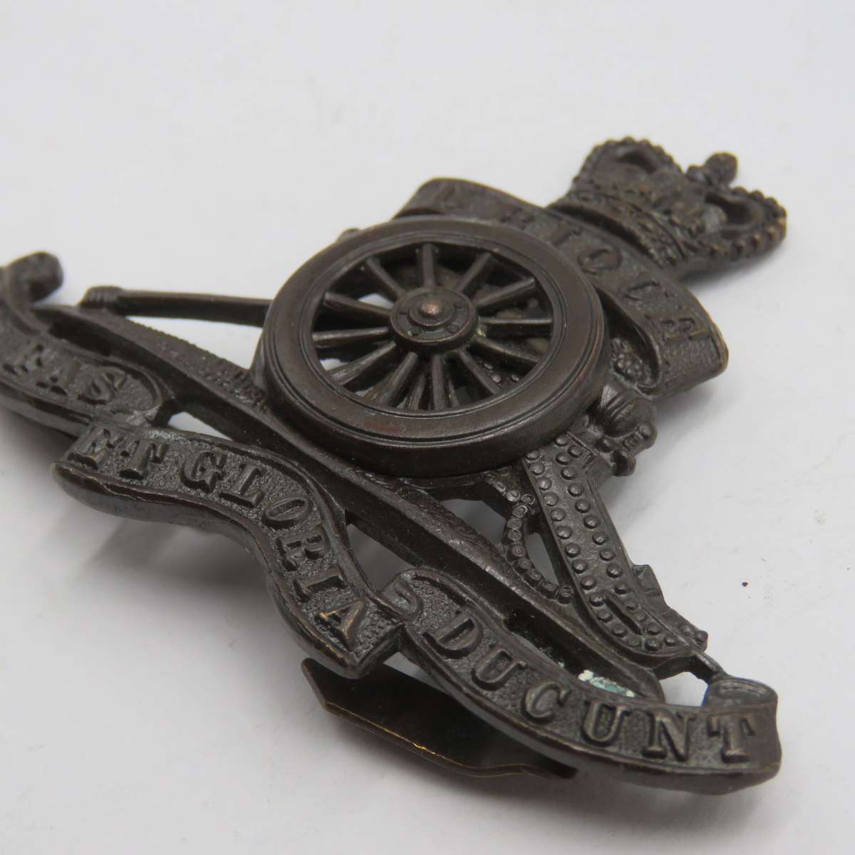 Royal field artillery cap badge