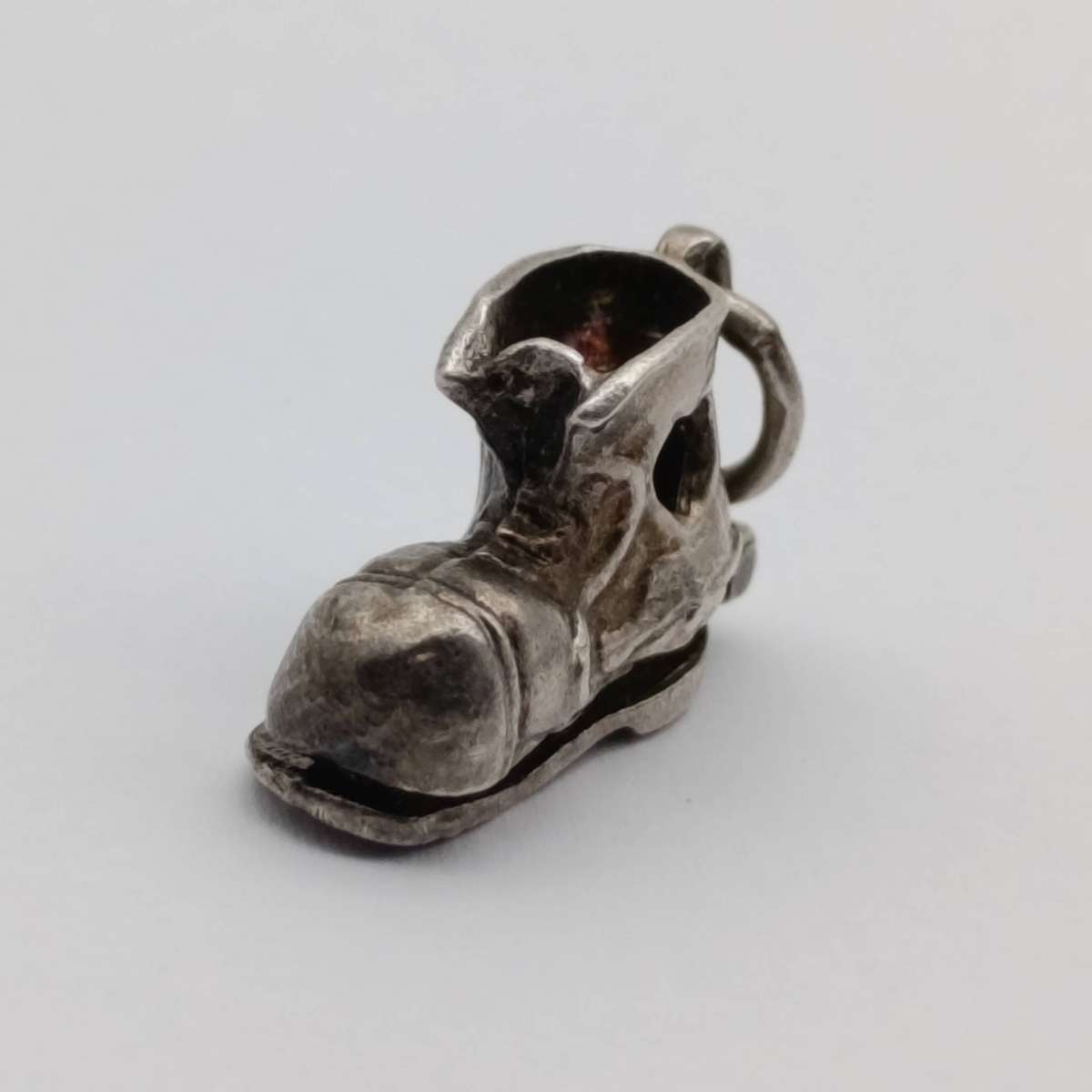 Vintage Sterling silver old lady in a boot charm - weighs 2,8g