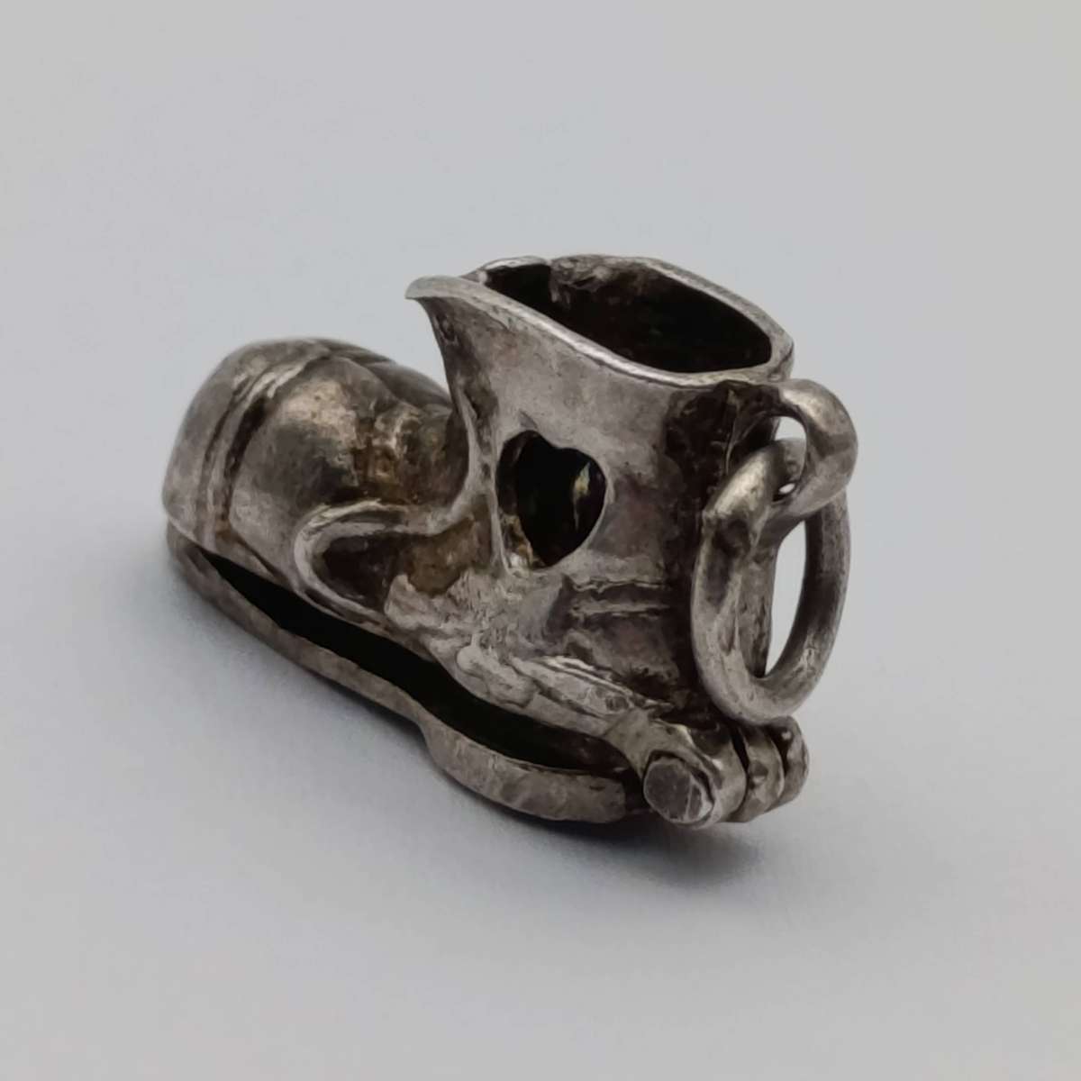 Vintage Sterling silver old lady in a boot charm - weighs 2,8g