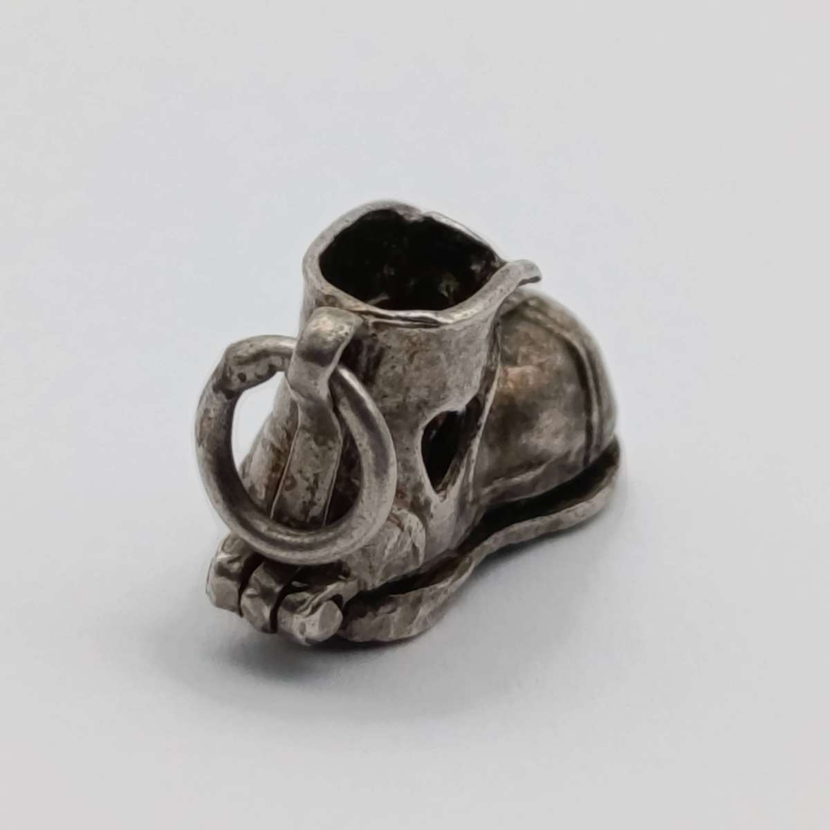 Vintage Sterling silver old lady in a boot charm - weighs 2,8g