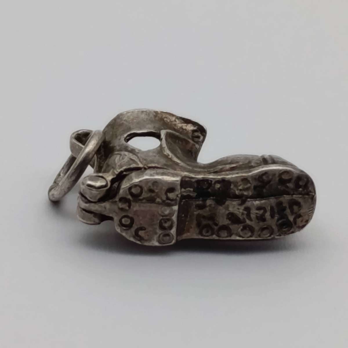 Vintage Sterling silver old lady in a boot charm - weighs 2,8g