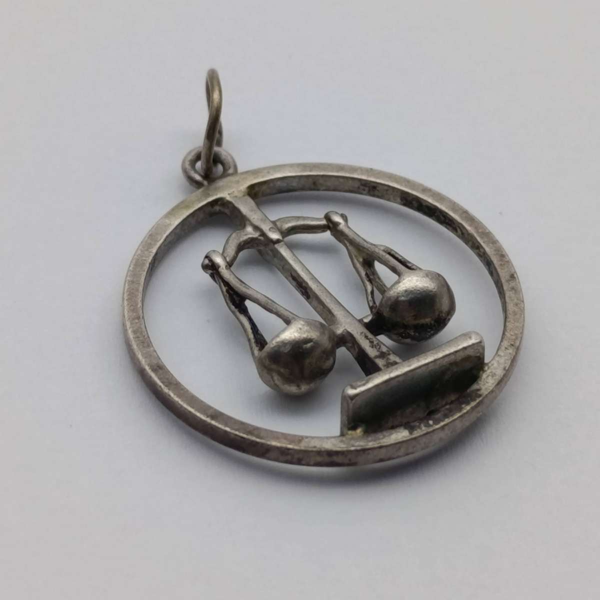 Sterling silver Libra zodiac charm - weighs 2,4g
