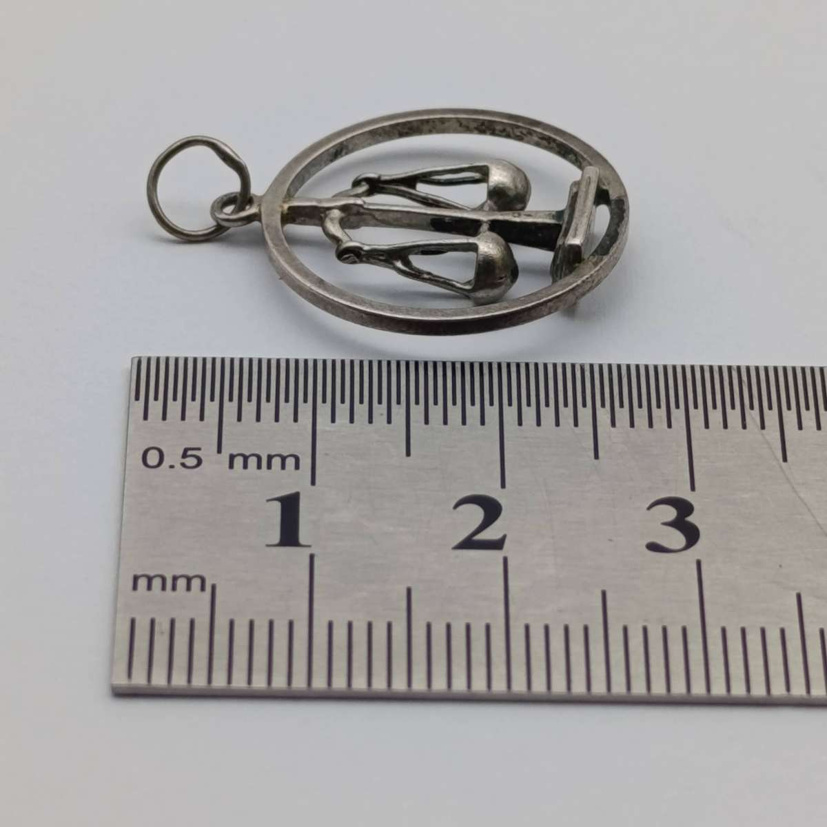Sterling silver Libra zodiac charm - weighs 2,4g