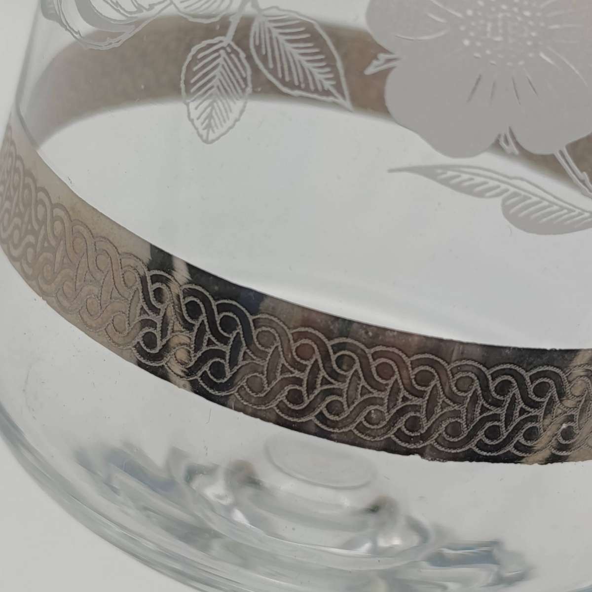 Set of 6 wine glasses with silver trimming and engraving flower patterns