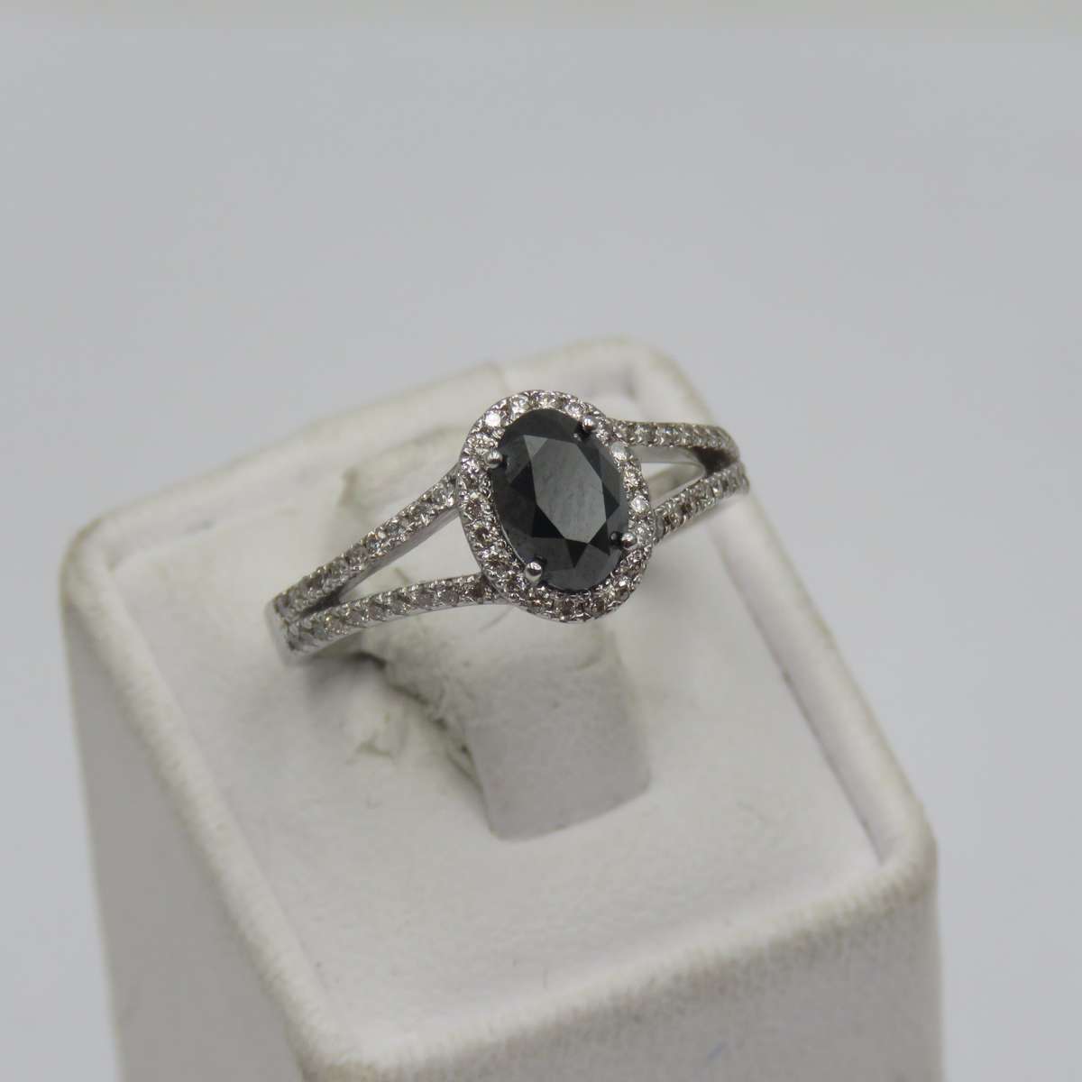 9kt White gold ring with black diamond of over 1ct plus 60 small diamonds - Size N
