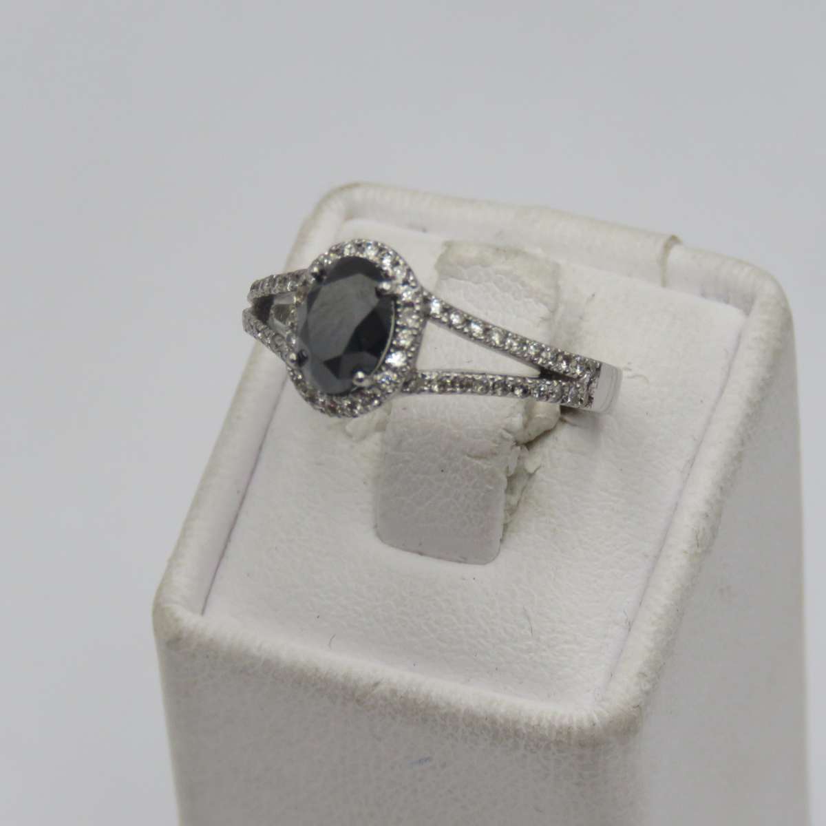 9kt White gold ring with black diamond of over 1ct plus 60 small diamonds - Size N