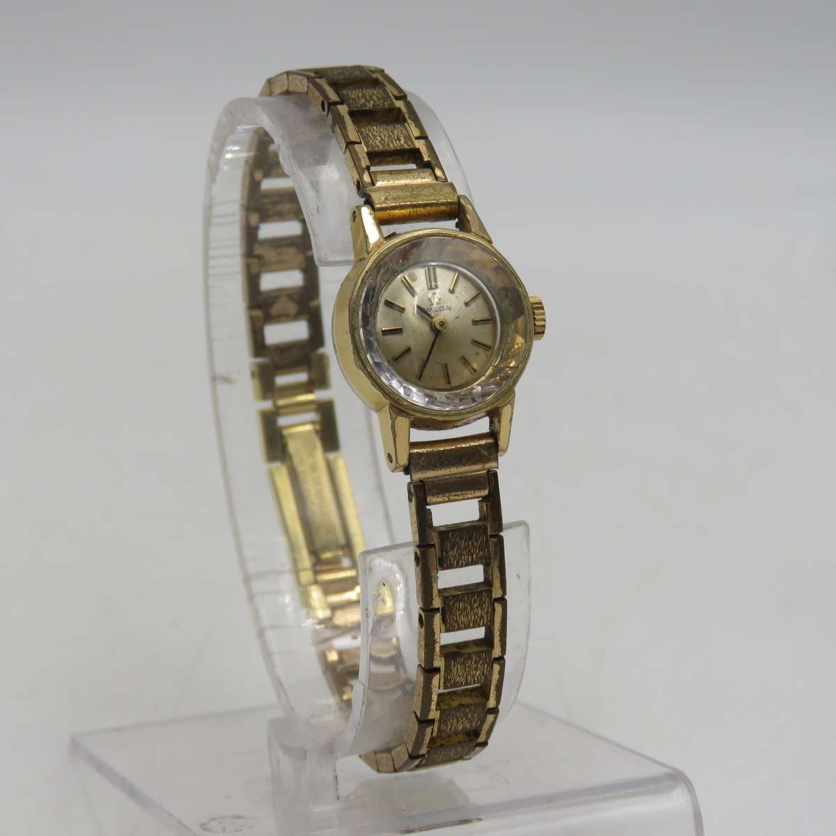 Vintage 1966 Omega manual wind ladies watch with caliber 484 movement - working - serial 23969039