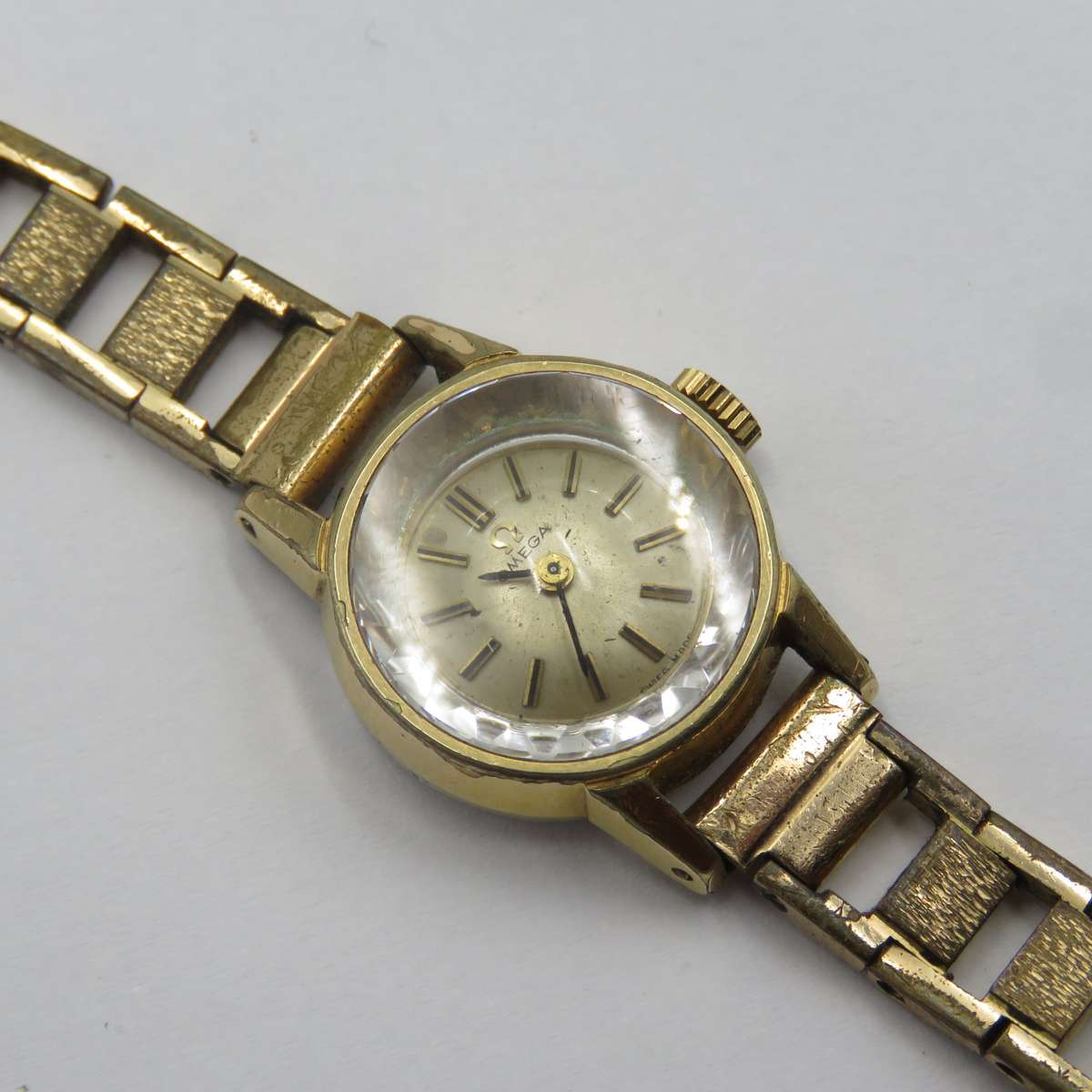 Vintage 1966 Omega manual wind ladies watch with caliber 484 movement - working - serial 23969039