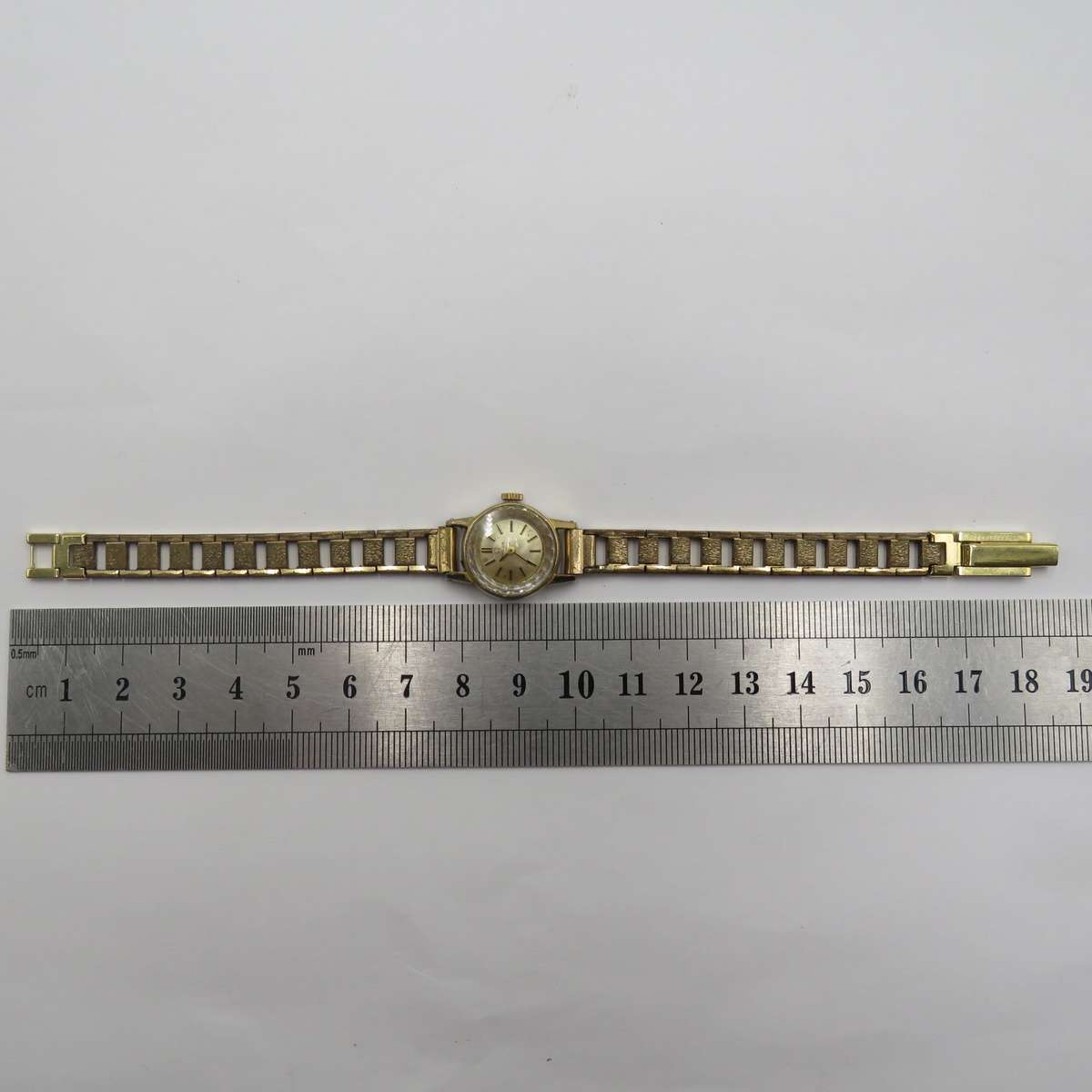 Vintage 1966 Omega manual wind ladies watch with caliber 484 movement - working - serial 23969039