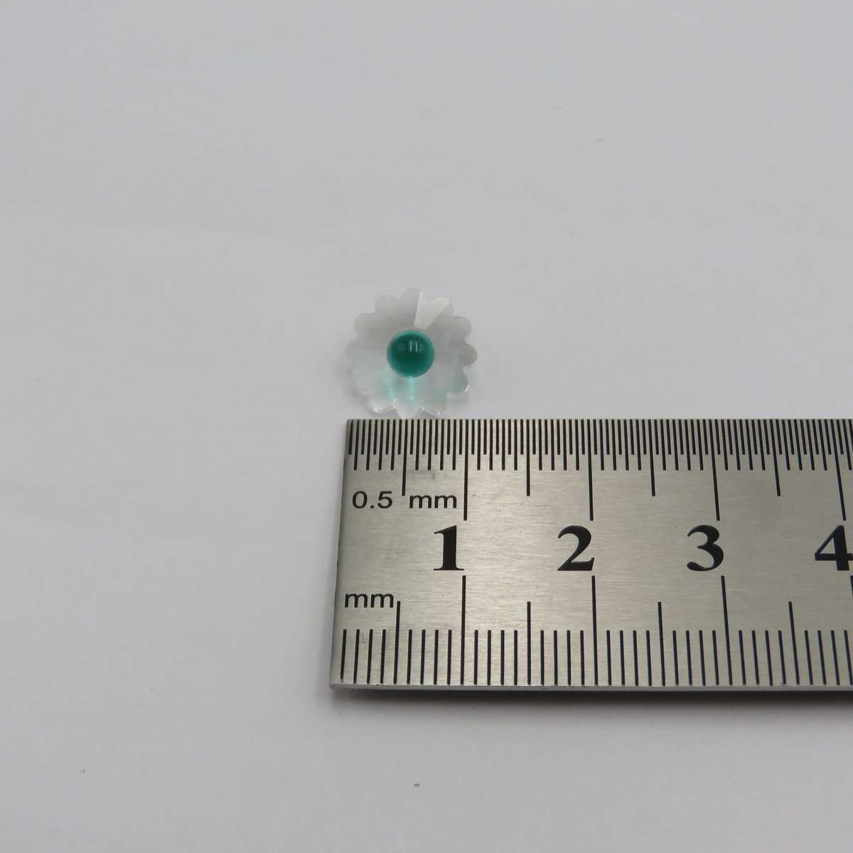 Swarovski SCS big daisy with 43 small daisies - In presentation box