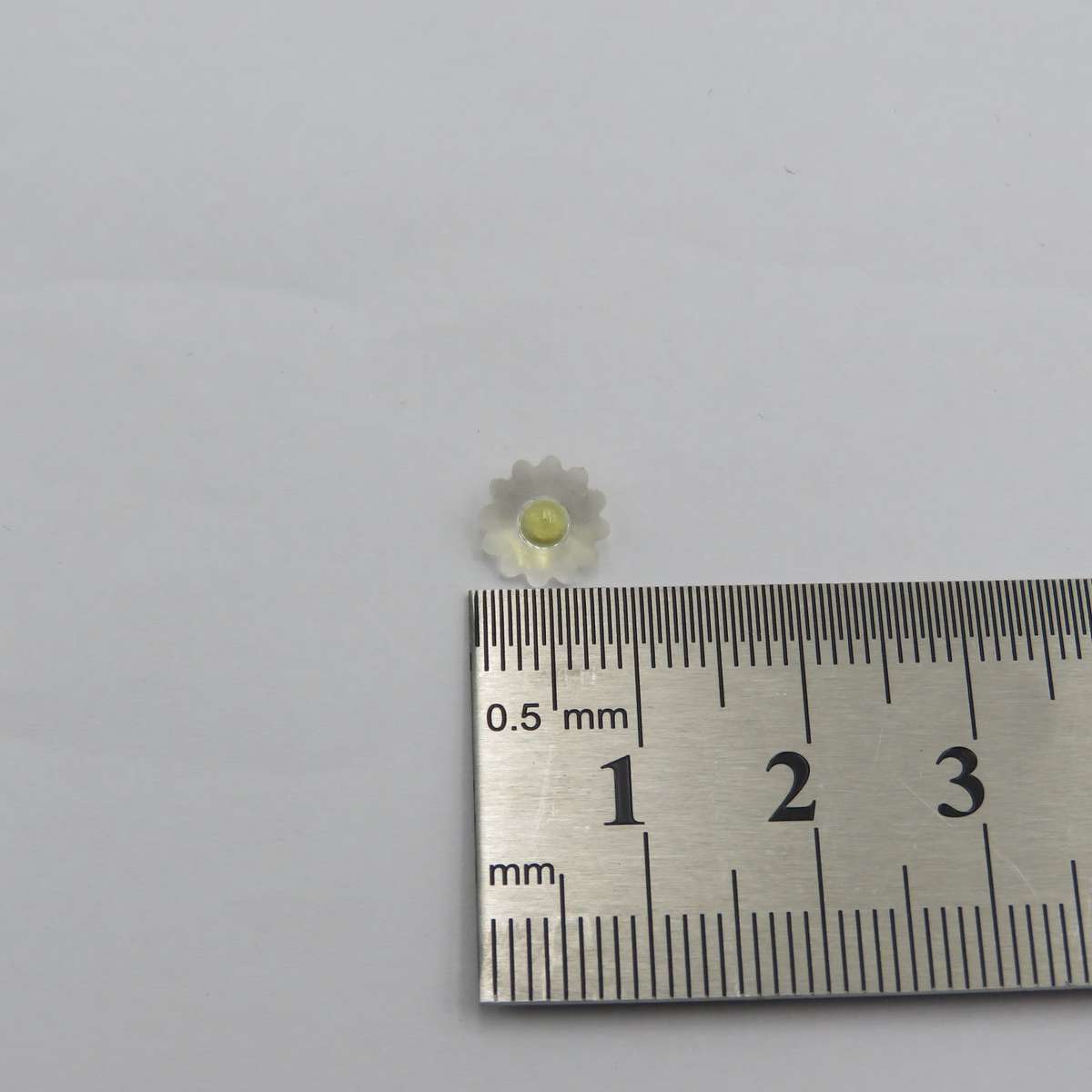 Swarovski SCS big daisy with 43 small daisies - In presentation box