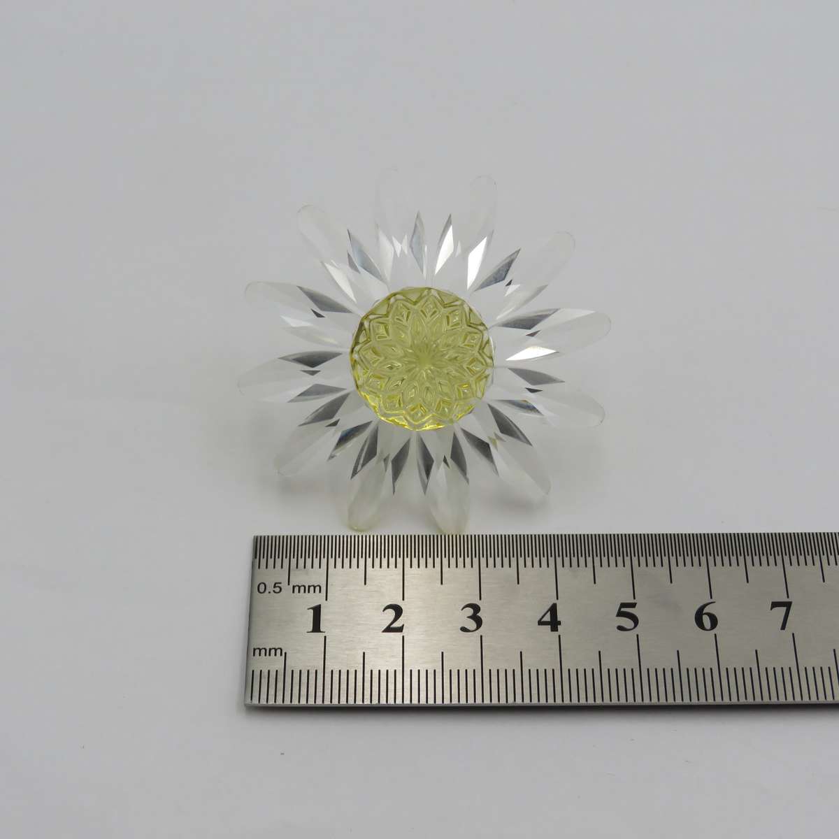 Swarovski SCS big daisy with 43 small daisies - In presentation box