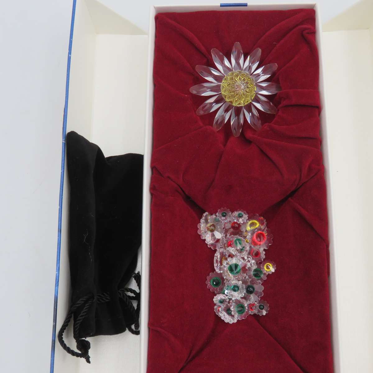 Swarovski SCS big daisy with 43 small daisies - In presentation box