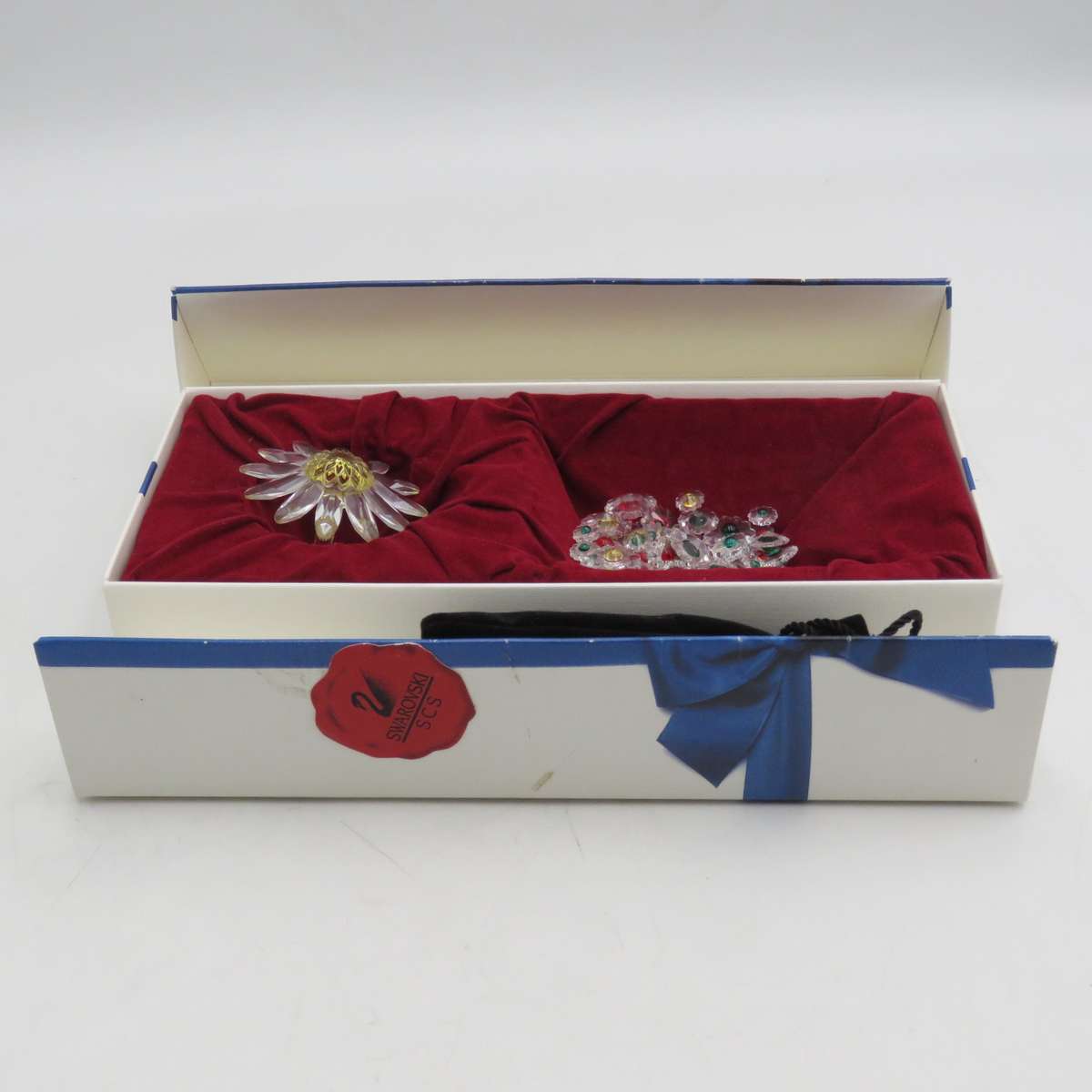 Swarovski SCS big daisy with 43 small daisies - In presentation box