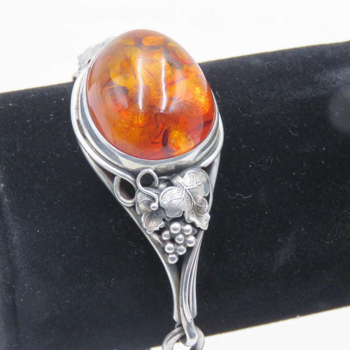 Vintage Polish sterling silver Amber bracelet with grape leaves motif - weighs 29.1 gram - Size 17cm