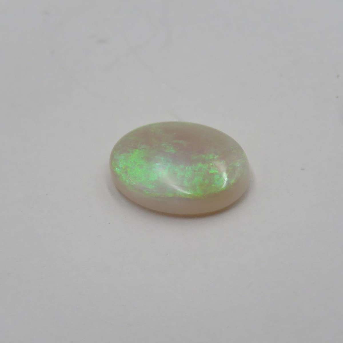 Predominantly Green Opal of 3,82 carats