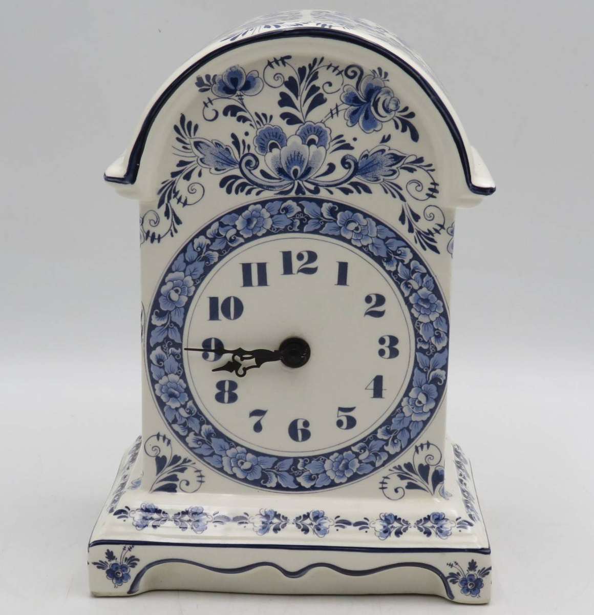 Vintage Delft Collectors Edition porcelain quartz mantel clock - working