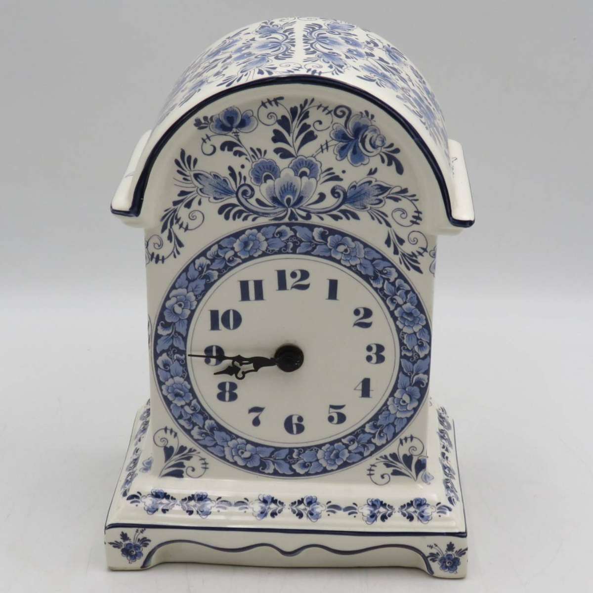 Vintage Delft Collectors Edition porcelain quartz mantel clock - working