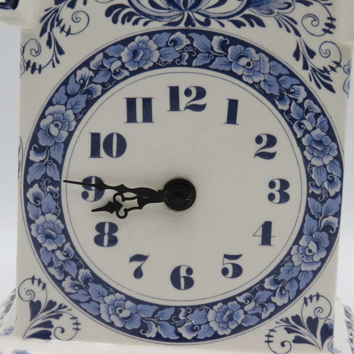 Vintage Delft Collectors Edition porcelain quartz mantel clock - working