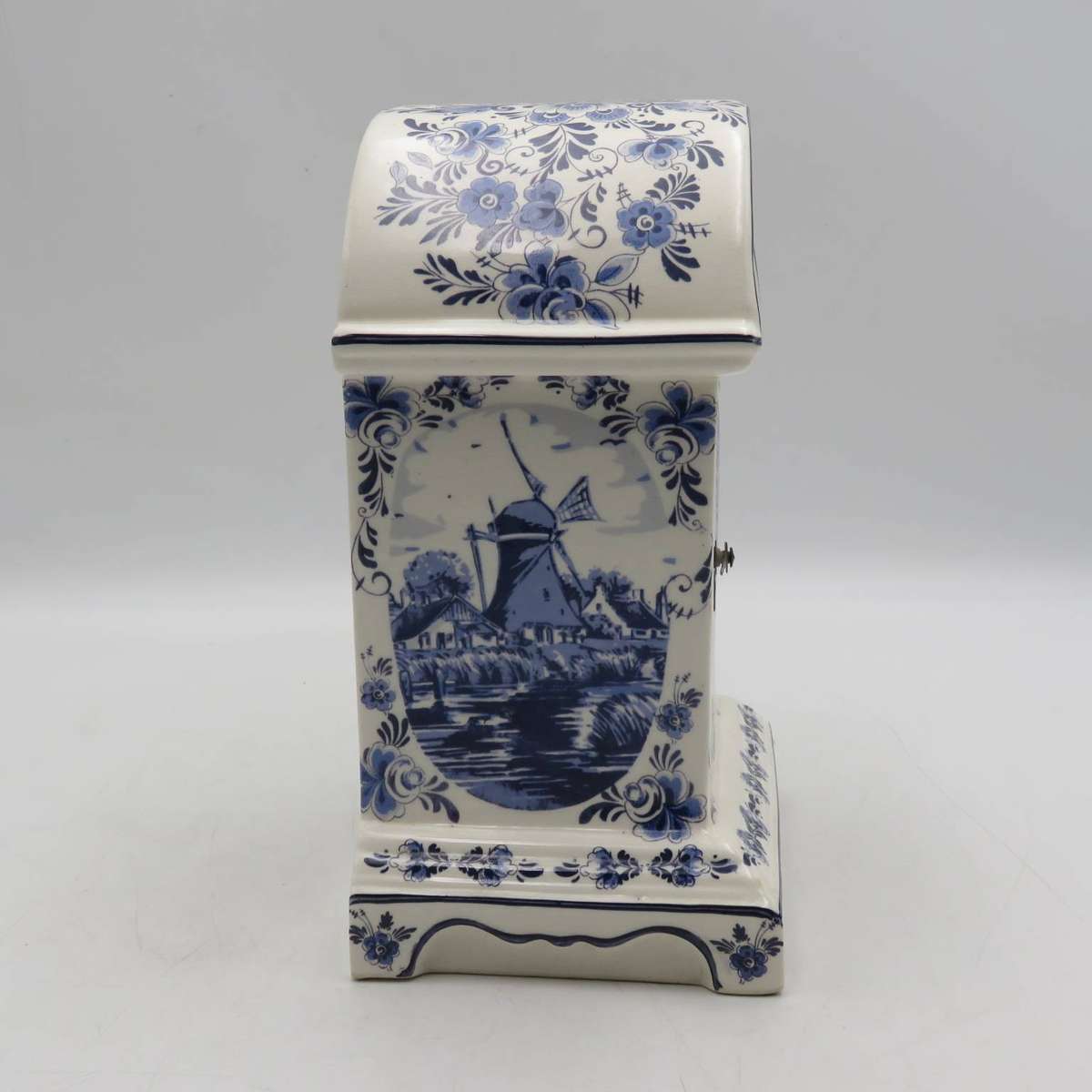 Vintage Delft Collectors Edition porcelain quartz mantel clock - working