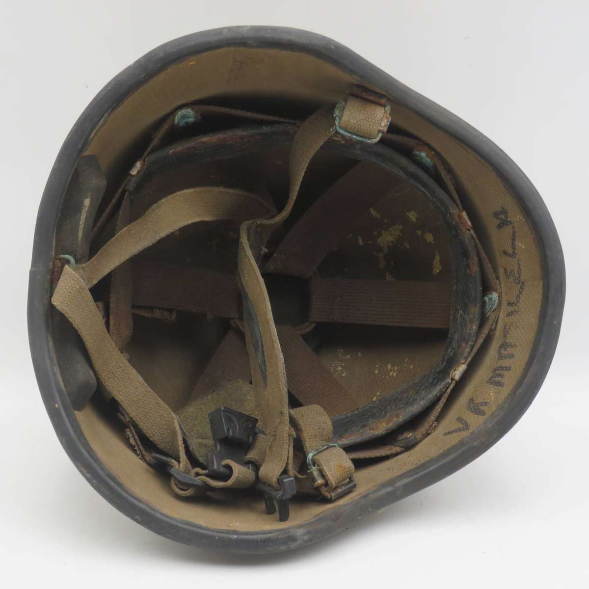 SADF M87 Kevlar helmet - Chin clip broken