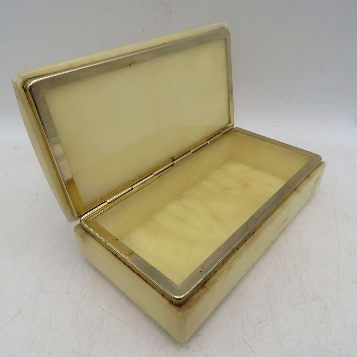 Vintage Italian alabaster jewellery trinket box with lid - some small marks