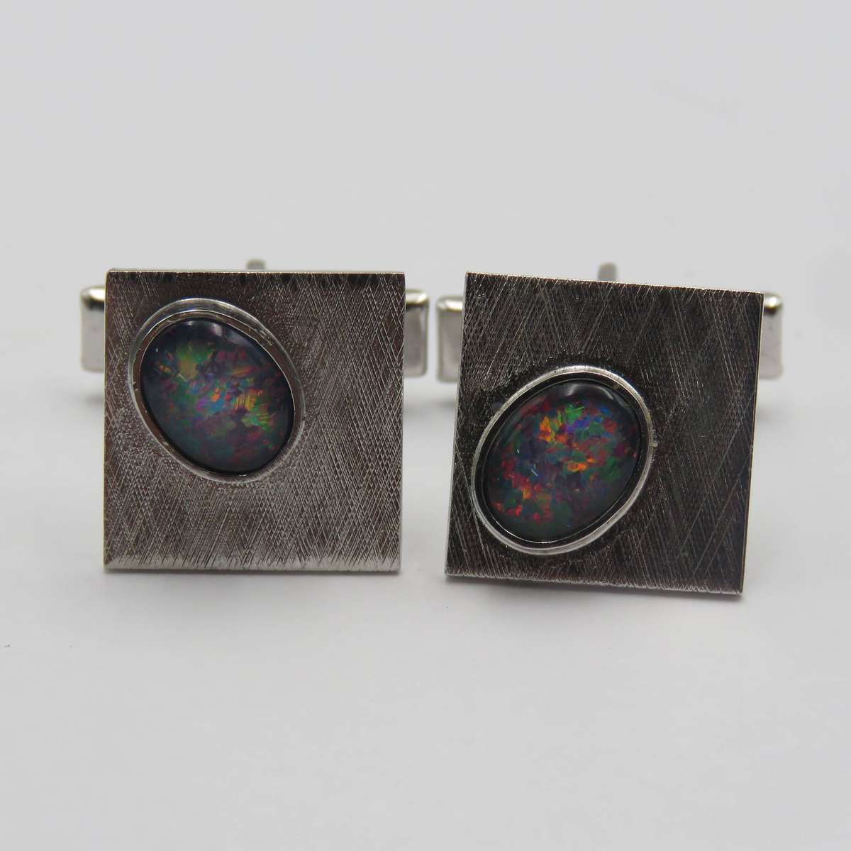 Vintage Sterling silver cufflinks with doublet opals - weighs 9,5g