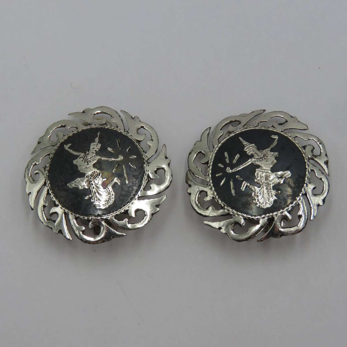 Pair of SIAM Sterling earrings - weighs 5.1 grams