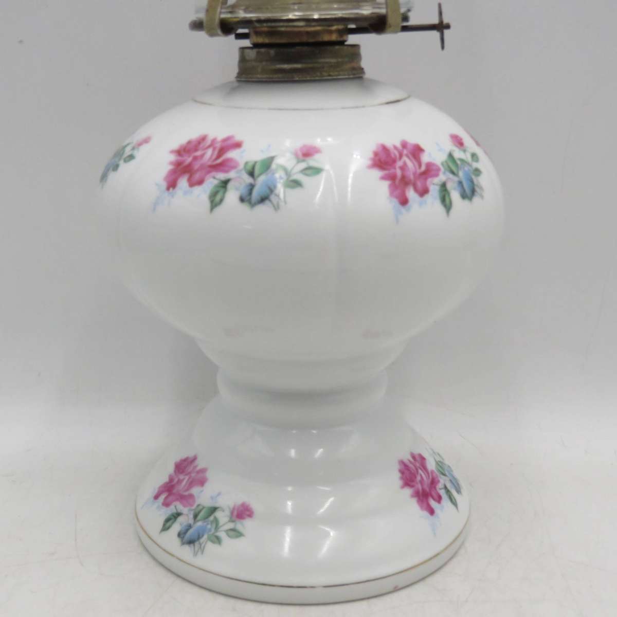 Beautiful Flower pattern porcelain oil lamp with glass funnel