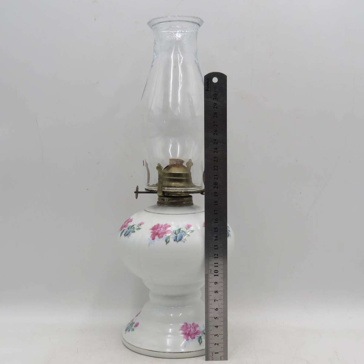 Beautiful Flower pattern porcelain oil lamp with glass funnel
